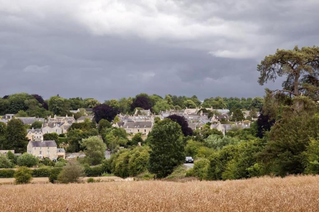 Amarelo Apartment, Central Charlbury, 1 Super King Bed Экстерьер фото