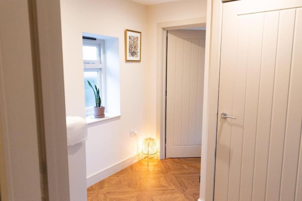 Amarelo Apartment, Central Charlbury, 1 Super King Bed Экстерьер фото