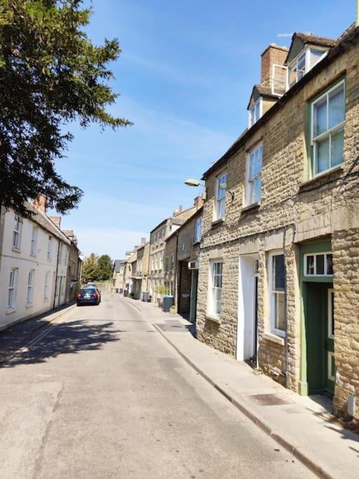 Amarelo Apartment, Central Charlbury, 1 Super King Bed Экстерьер фото